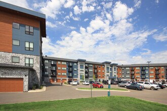 Sapphire Apartments in Ramsey, MN - Foto de edificio - Building Photo