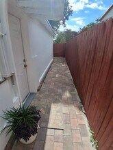 3052 SW 6th St in Miami, FL - Foto de edificio - Building Photo