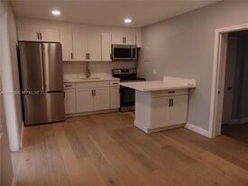 161-165-165 NW 40th St in Oakland Park, FL - Building Photo
