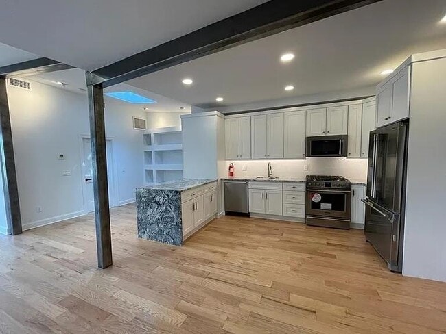 9009 Riverside Pl in North Bergen, NJ - Building Photo - Building Photo