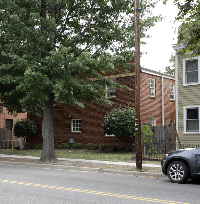 415 N West St in Alexandria, VA - Foto de edificio - Building Photo