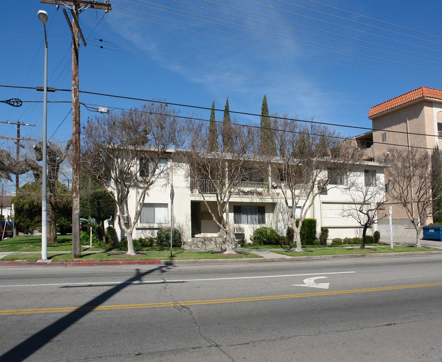 12425 Magnolia Blvd in Valley Village, CA - Building Photo