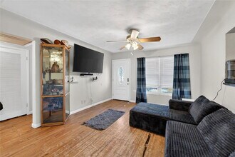 5230 45th Ave N in St. Petersburg, FL - Building Photo - Building Photo