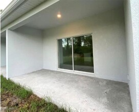 214 Homer Ave S in Lehigh Acres, FL - Foto de edificio - Building Photo