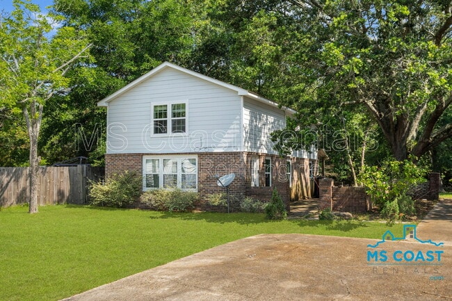 2538 Bryn Mawr Ave in Biloxi, MS - Building Photo - Building Photo