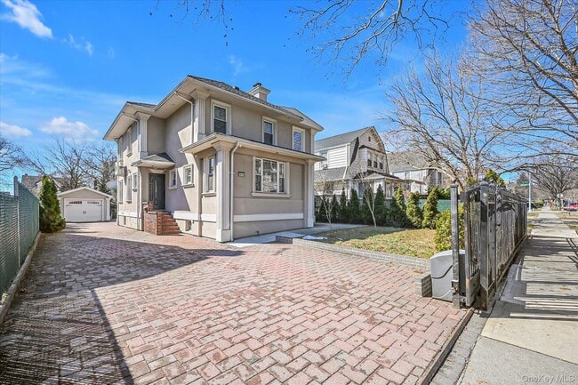 property at 85-16 Abingdon Rd