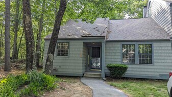 1465 Hooksett Rd in Hooksett, NH - Building Photo