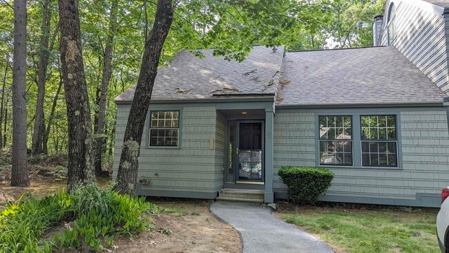 property at 1465 Hooksett Rd