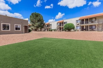 Falcon Court Apartments in Sierra Vista, AZ - Foto de edificio - Building Photo