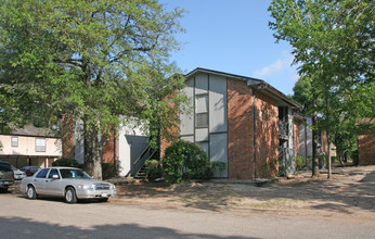 800 Bellshire Apartments in Conroe, TX - Foto de edificio - Building Photo