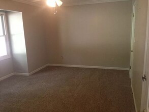 212 Woodcastle Dr in Florence, AL - Building Photo - Building Photo