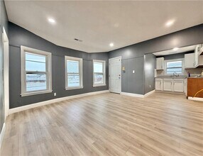 150 Newell Ave in Pawtucket, RI - Building Photo - Building Photo