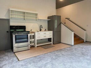 7181 Thorndale Dr, Unit 3 in Oakland, CA - Foto de edificio - Building Photo