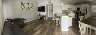 335 Causeway N in New Smyrna Beach, FL - Building Photo