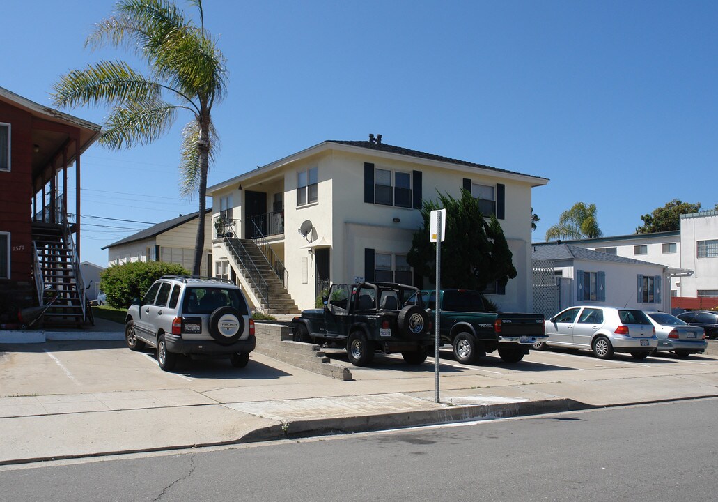 1559-1563 Oliver Ave in San Diego, CA - Building Photo