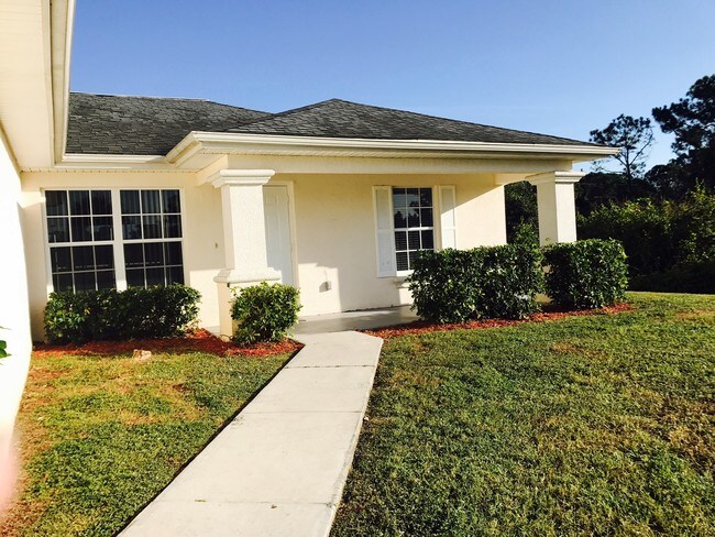 1021 Arbordale St in Lehigh Acres, FL - Building Photo - Building Photo