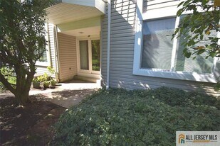 49 Farnham Square in Sayreville, NJ - Building Photo