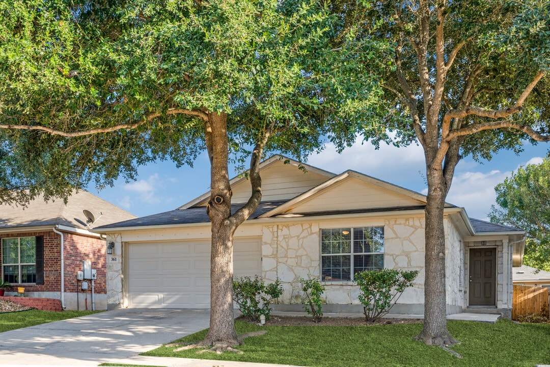 361 Prickly Pear Dr in Cibolo, TX - Building Photo