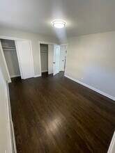 7810 S Escanaba Ave, Unit 2B in Chicago, IL - Foto de edificio - Building Photo