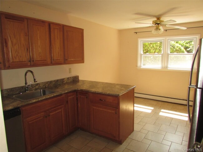 28 Alpine Dr in Wappingers Falls, NY - Building Photo - Building Photo