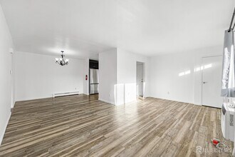 128 Cricket Ln in Woodbridge Township, NJ - Building Photo - Building Photo