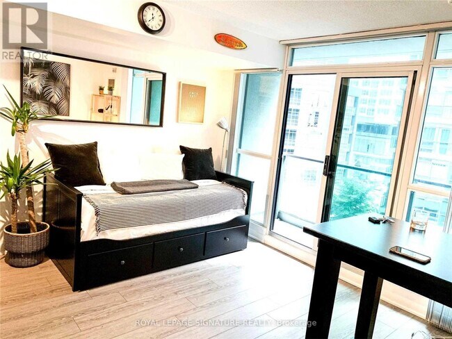 600 Fleet St in Toronto, ON - Building Photo - Building Photo