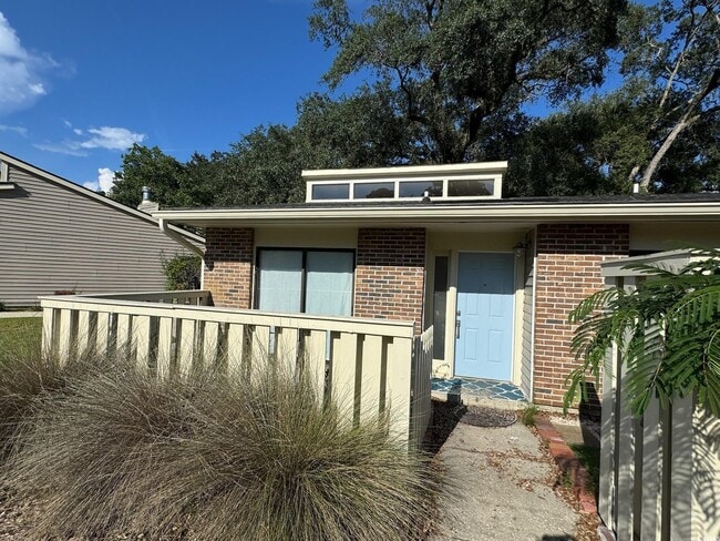 property at 80 Wedgefield Village Rd