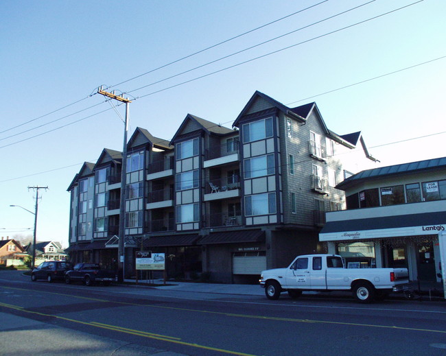 3121 W Government Way in Seattle, WA - Building Photo - Building Photo