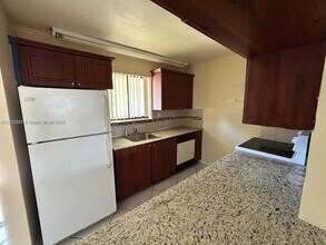 189 Lakeview Dr in Weston, FL - Building Photo - Building Photo