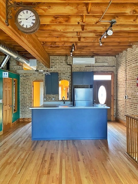 832 N Hermitage Ave, Unit Coach House