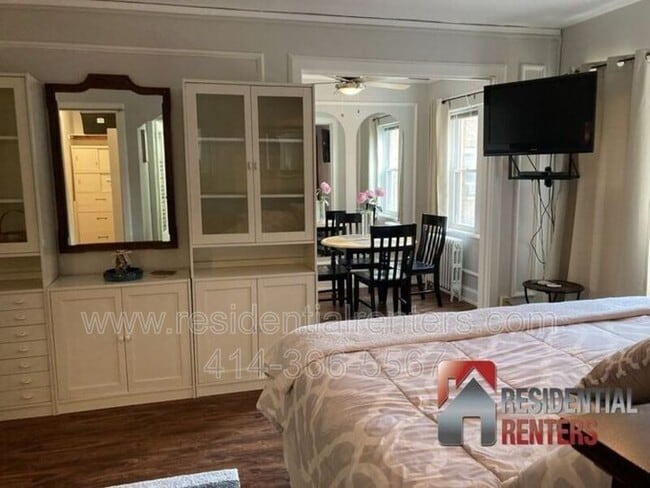 1028 E Juneau Ave in Milwaukee, WI - Building Photo - Building Photo