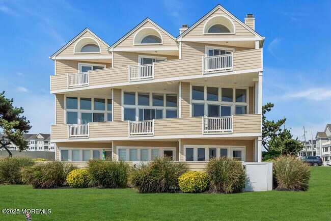 152 Ocean Blvd N in Long Branch, NJ - Building Photo - Building Photo