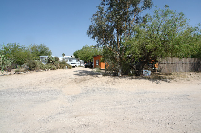 2399 W Wave Hill Ct in Tucson, AZ - Building Photo - Building Photo