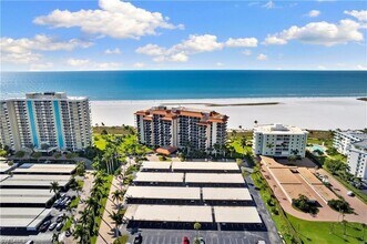 180 Seaview Ct in Marco Island, FL - Building Photo - Building Photo