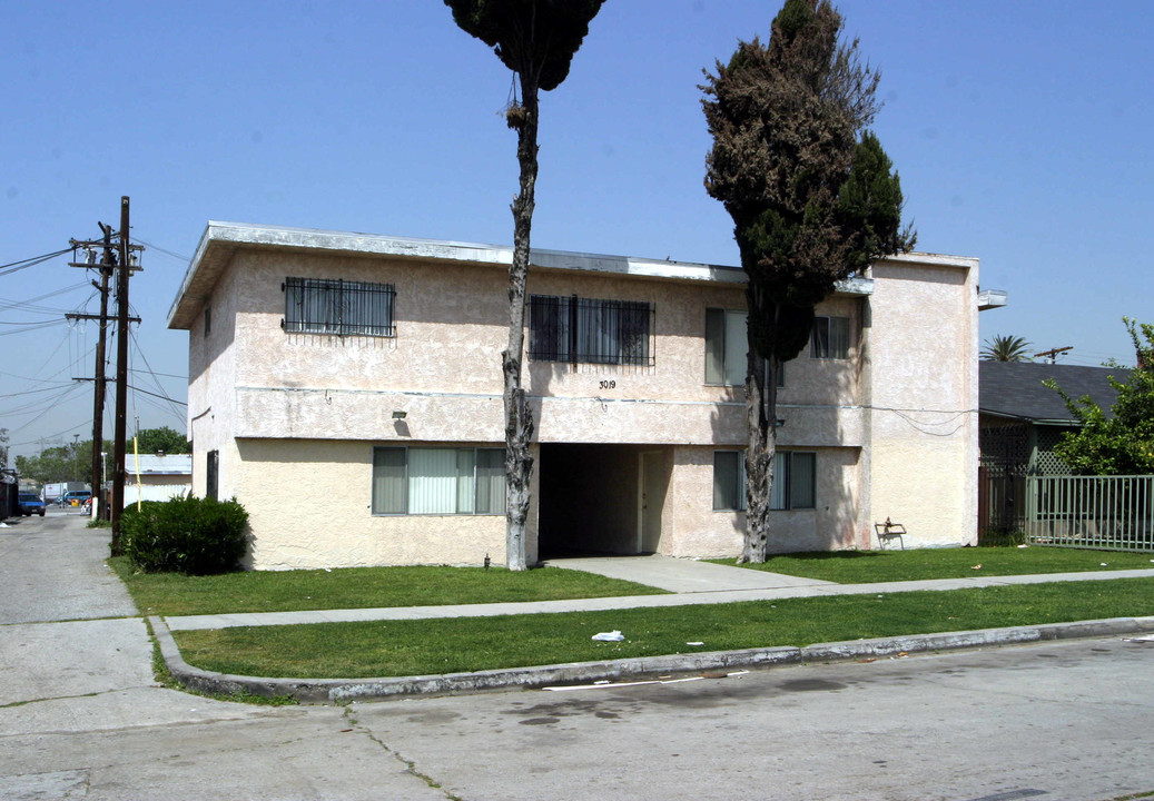 3019 S Cloverdale Ave in Los Angeles, CA - Building Photo