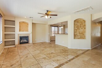 7117 W Sophie Ln in Phoenix, AZ - Foto de edificio - Building Photo