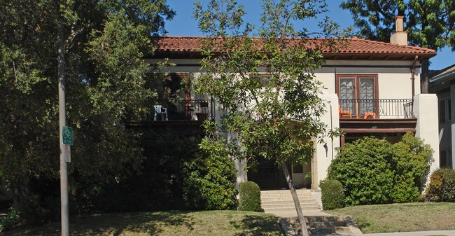 775-781 California Blvd in Pasadena, CA - Foto de edificio - Building Photo