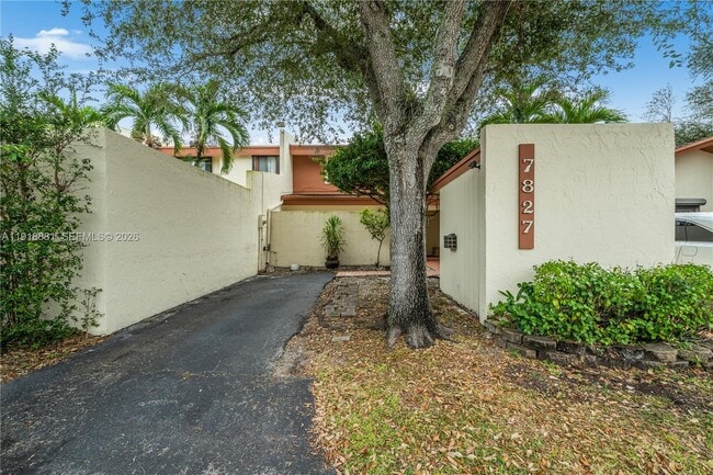 property at 7827 SW 106th Cir