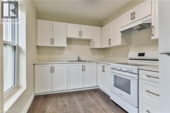 321 Dalhousie St in Brantford, ON - Building Photo - Building Photo