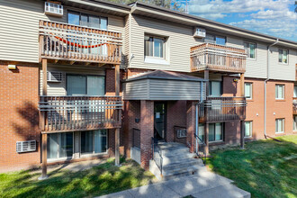 Oakshire Apartments in St. Cloud, MN - Foto de edificio - Building Photo