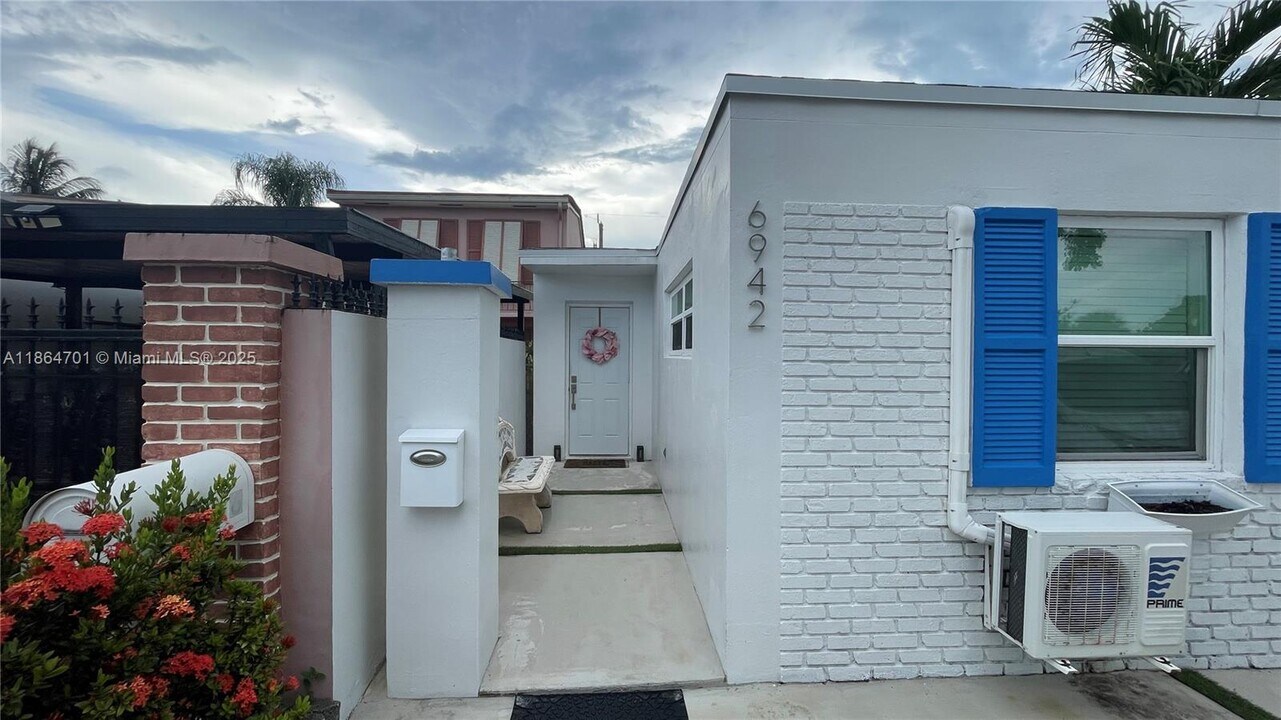 6942 W 14th Ct in Hialeah, FL - Building Photo