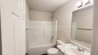 8218 Melody Ln in Fort Smith, AR - Foto de edificio - Building Photo