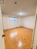 64 Woodside Ct in Brampton, ON - Building Photo