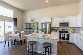 9758 Crestview Dr in West Des Moines, IA - Building Photo - Building Photo