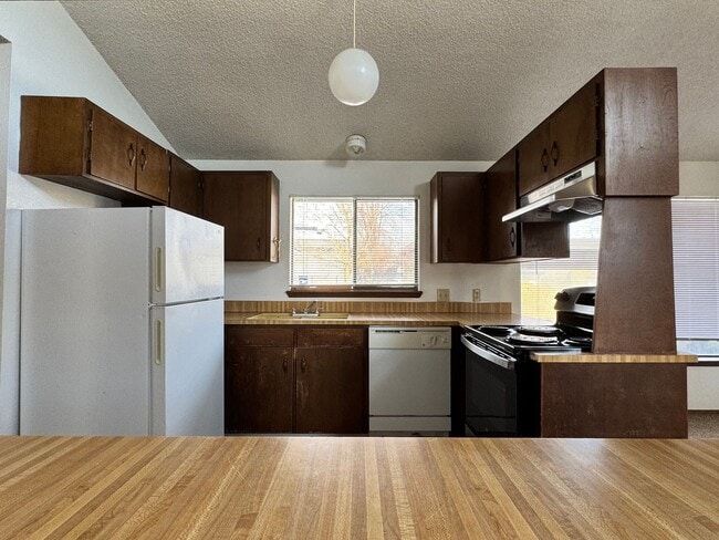 property at 801 S 48th Ave