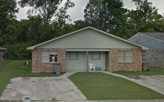 1017 Seville Ave, Unit A in Baker, LA - Building Photo