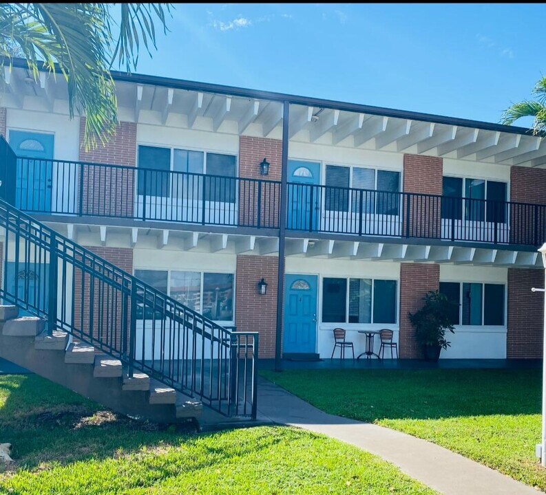124 Yacht Club Dr in North Palm Beach, FL - Building Photo
