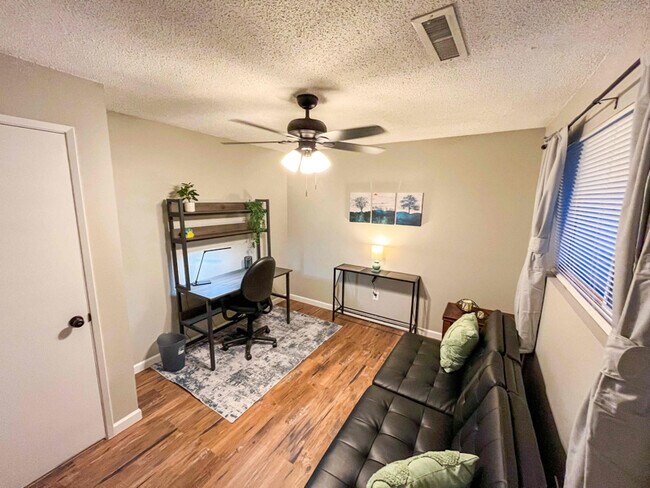 2221 Madison St, Unit 1 in Klamath Falls, OR - Building Photo - Building Photo