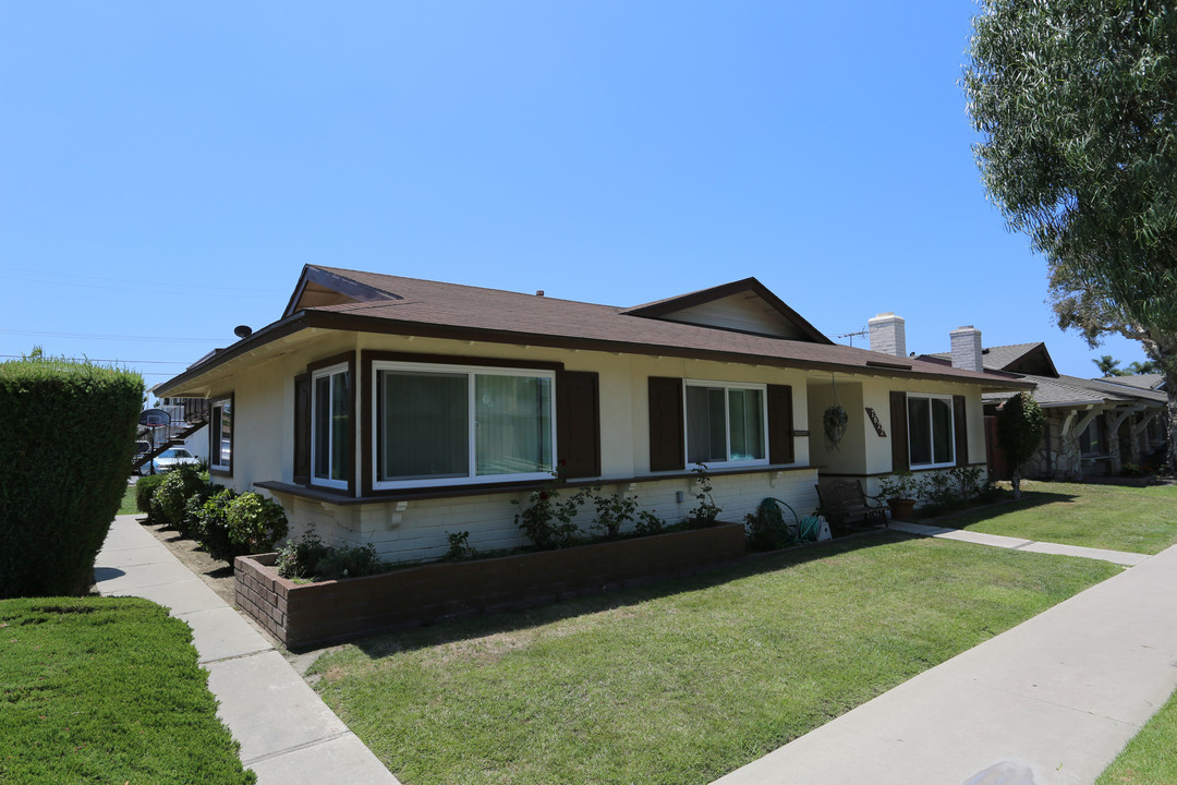 7622 Volga Dr in Huntington Beach, CA - Building Photo