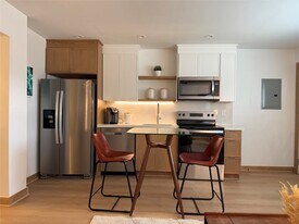 1901 Richmond Ave. in Houston, TX - Building Photo